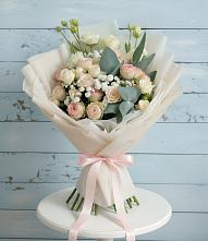 Букет цветов из:  Розы и Лизиантусы в Амерево