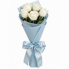 Букет 5 Белых роз Проуд в Амерево