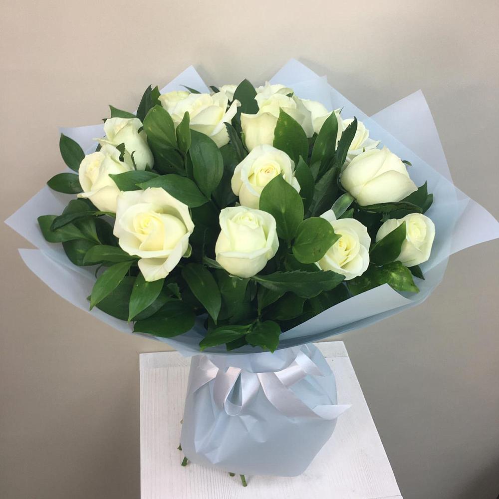Букет 15 Белых роз Проуд в Амерево