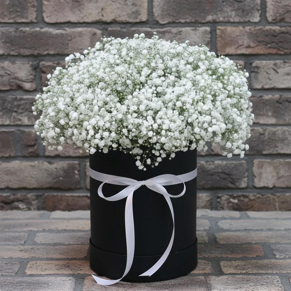 Цветочная композиция из Гипсофила в шляпной коробке в Амерево