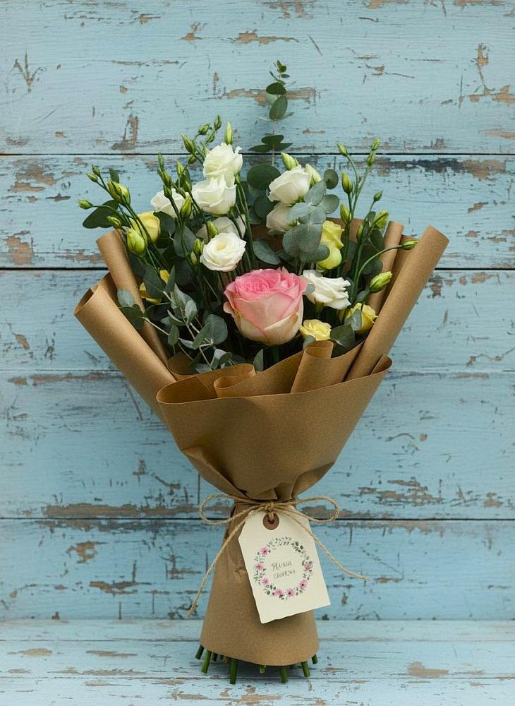 Букет цветов из: Розы и Лизиантусы в Амерево