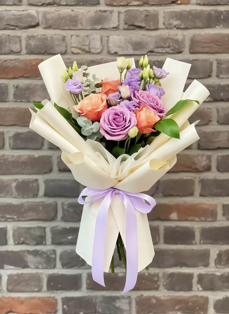 Букет цветов из: Лизиантусы и Розы в Амерево