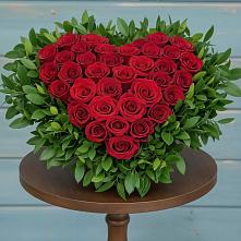 Цветочная композиция из Розы в виде сердца в Амерево