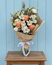 Букет цветов из:  Альстромерии, Лизиантусы, Розы и Хризантемы #REPLACE_PRED# Амерево