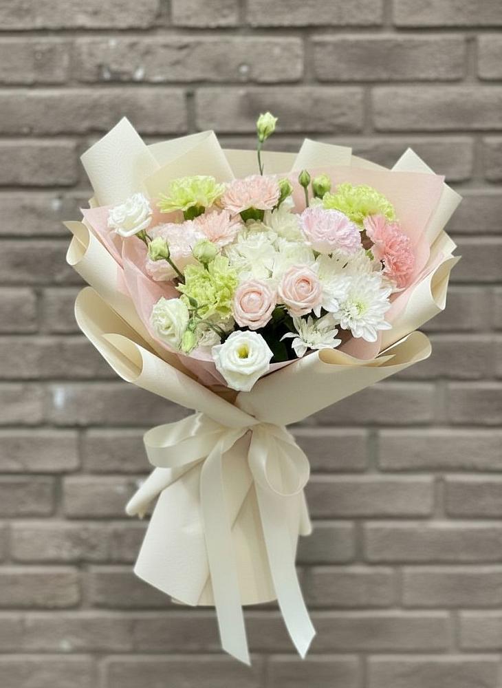 Букет цветов из: Гвоздики, Розы, Лизиантусы и Хризантемы в Амерево