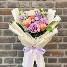 Букет цветов из:  Лизиантусы и Розы в Амерево