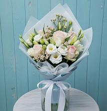 Букет цветов из:  Розы и Лизиантусы в Амерево