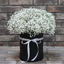 Цветочная композиция из Гипсофила в шляпной коробке в Амерево