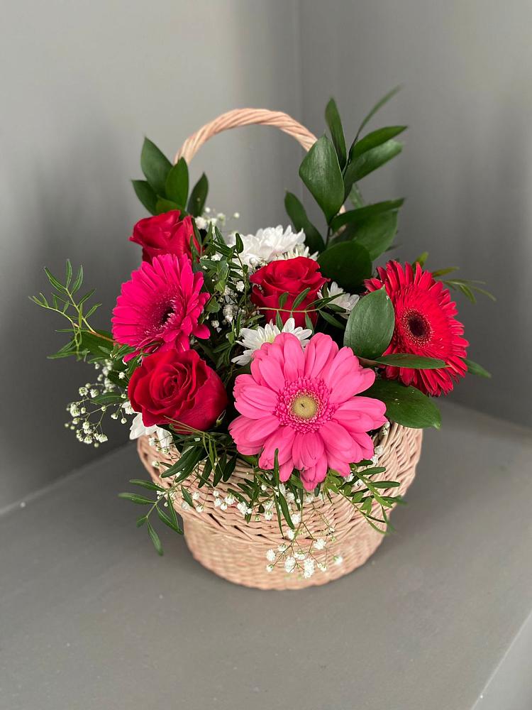 Цветочная композиция из Розы, Хризантемы и Герберы в корзине в Амерево