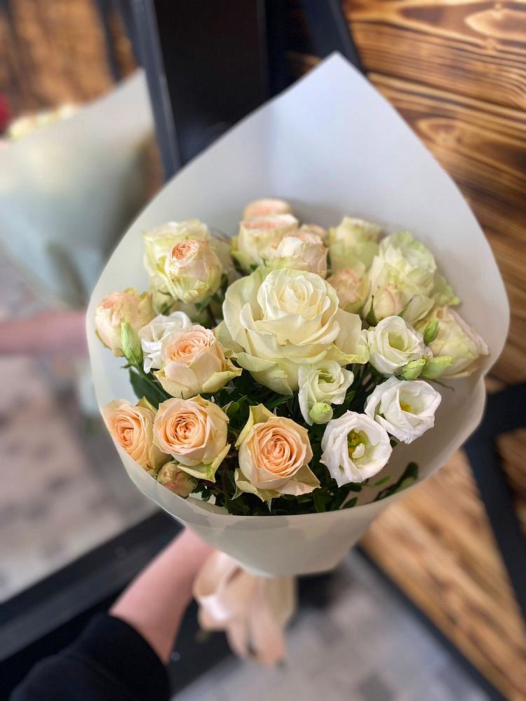 Букет цветов из: Розы и Лизиантусы в Амерево